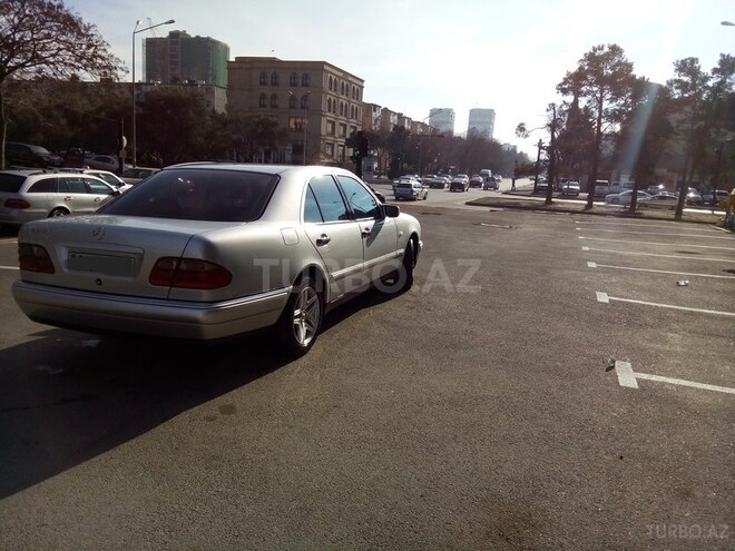 Mercedes E 240 1998, 298,000 km - 2.4 l - Bakı