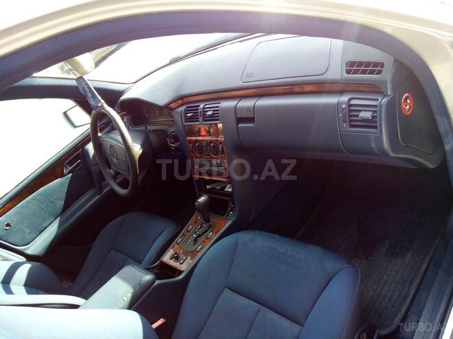 Mercedes E 240 1998, 298,000 km - 2.4 l - Bakı