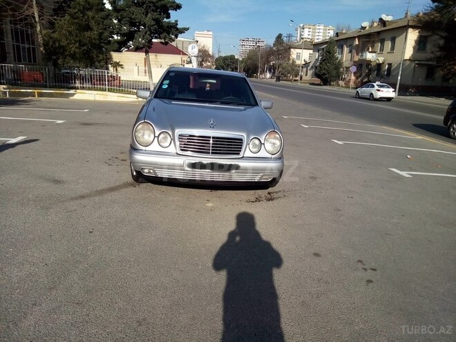 Mercedes E 240 1998, 298,000 km - 2.4 l - Bakı