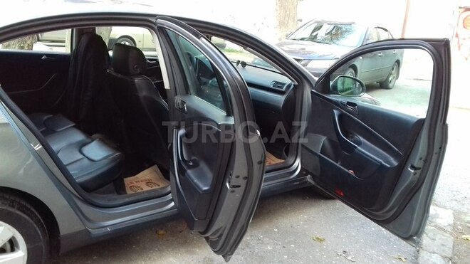 Volkswagen Passat 2005, 235,000 km - 2.0 l - Bakı