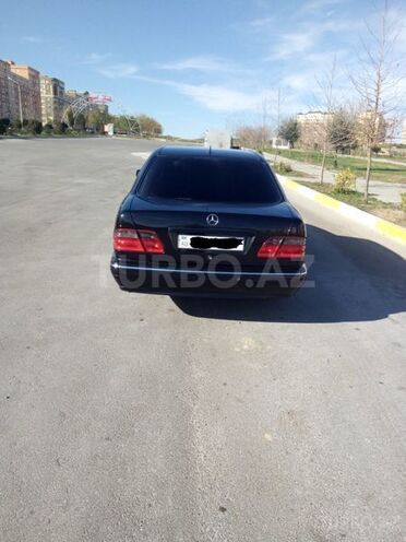 Mercedes E 260 2000, 317,000 km - 2.6 l - Bakı