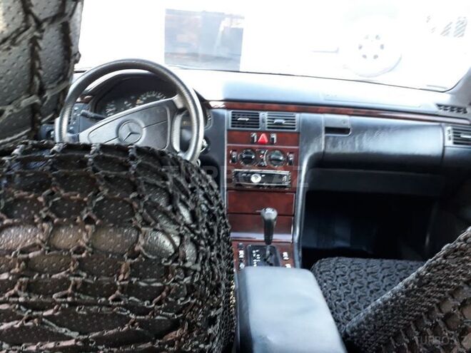 Mercedes E 200 1997, 320,000 km - 1.3 l - Bakı