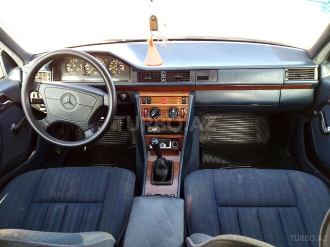 Mercedes E 220 1992, 359,298 km - 2.2 л - Bakı