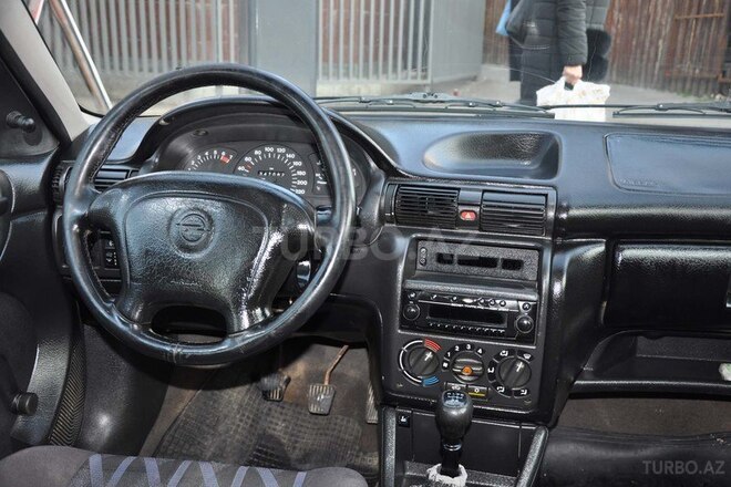 Opel Astra 1996, 275,000 km - 1.6 l - Bakı