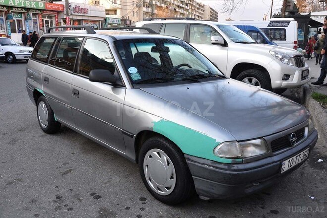 Opel Astra 1996, 275,000 km - 1.6 l - Bakı