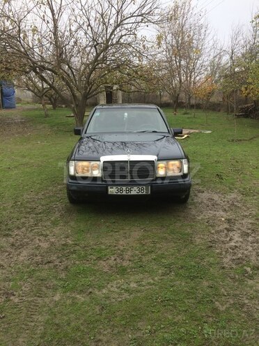 Mercedes  1987, 230,000 km - 2.0 л - Qusar