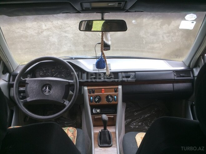 Mercedes  1987, 230,000 km - 2.0 л - Qusar