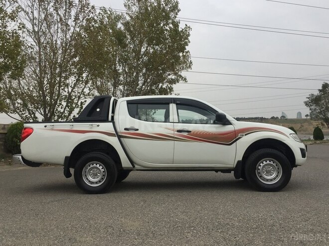Mitsubishi L200 2011, 168,000 km - 2.5 л - Bakı