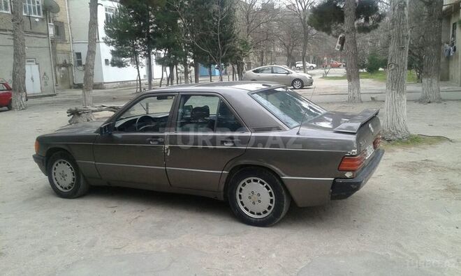 Mercedes 190 1989, 328,000 km - 2.0 l - Sumqayıt