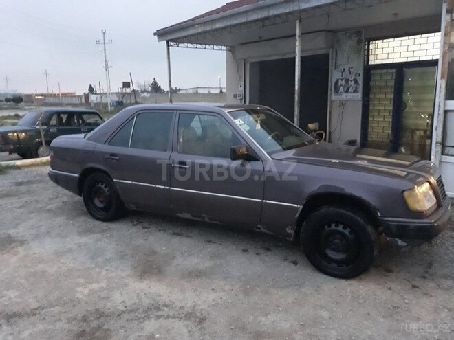 Mercedes E 230 1992, 324,000 km - 2.3 l - Bakı