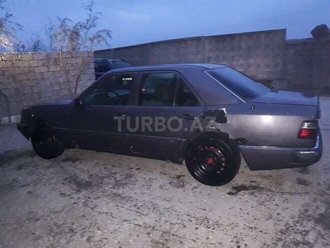 Mercedes E 230 1992, 324,000 km - 2.3 l - Bakı