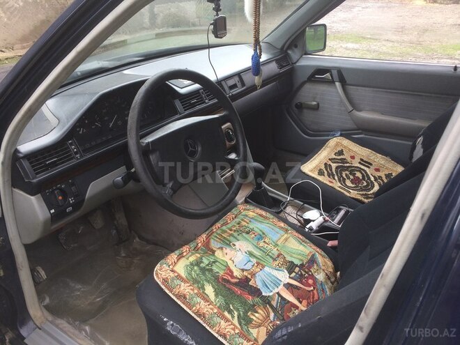 Mercedes E 200 1987, 231,456 km - 2.0 л - Qusar