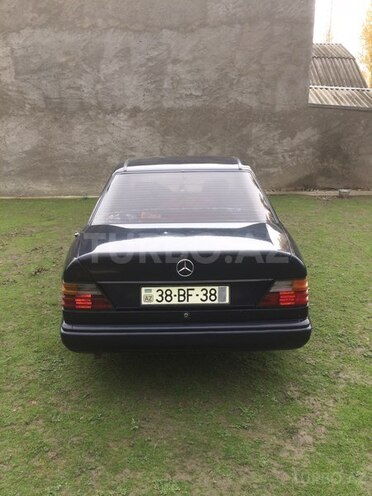 Mercedes E 200 1987, 231,456 km - 2.0 л - Qusar