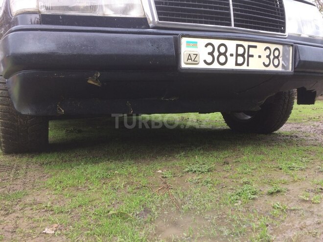 Mercedes E 200 1987, 231,456 km - 2.0 л - Qusar