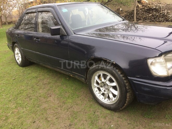 Mercedes E 200 1987, 231,456 km - 2.0 л - Qusar
