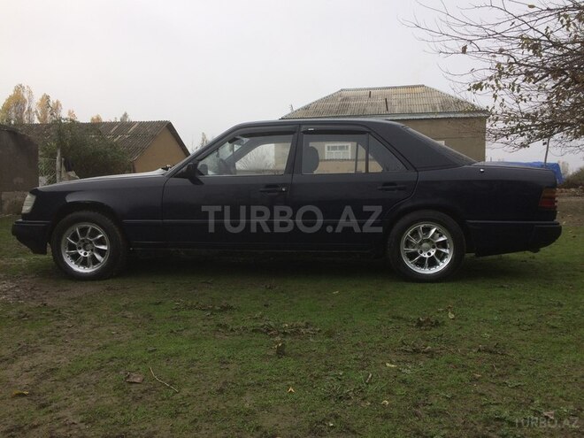 Mercedes E 200 1987, 231,456 km - 2.0 л - Qusar