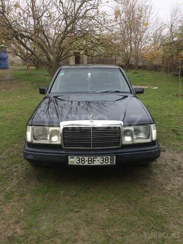 Mercedes E 200 1987, 231,456 km - 2.0 л - Qusar