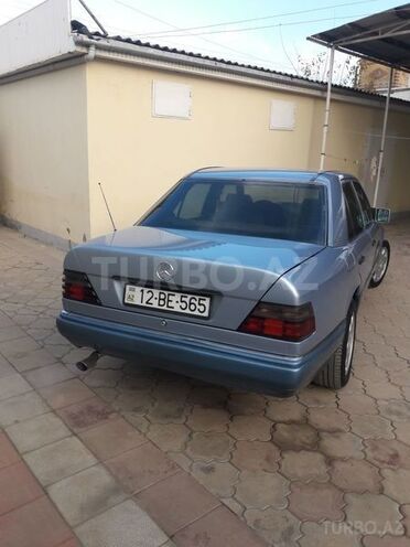Mercedes E 200 1993, 242,000 km - 2.0 l - Biləsuvar