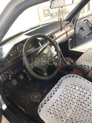 Mercedes E 200 1993, 242,000 km - 2.0 l - Biləsuvar