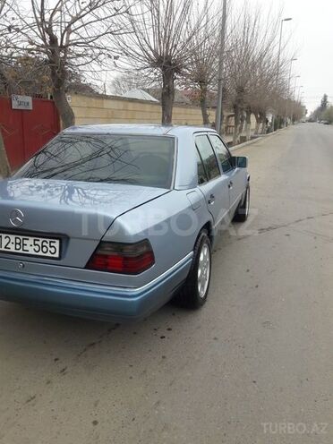 Mercedes E 200 1993, 242,000 km - 2.0 l - Biləsuvar