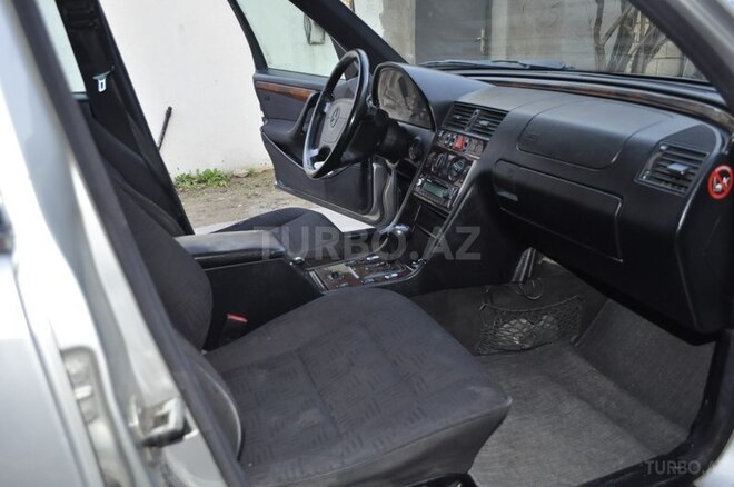 Mercedes C 220 1999, 300,000 km - 2.2 l - Bakı