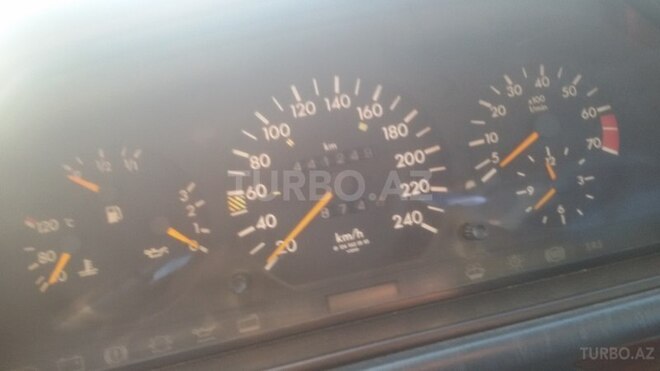 Mercedes E 220 1994, 441,249 km - 2.2 л - Bərdə