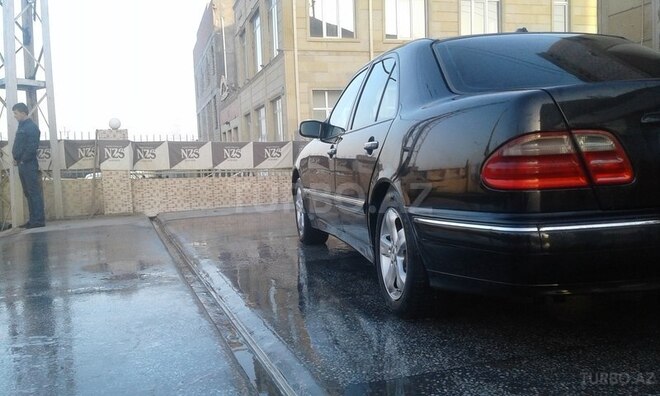 Mercedes E 240 2001, 231,949 km - 2.4 l - Gəncə
