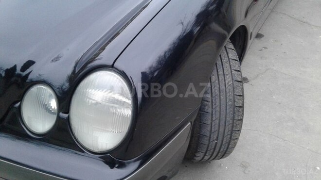 Mercedes E 220 2001, 314,215 km - 2.2 l - Sumqayıt