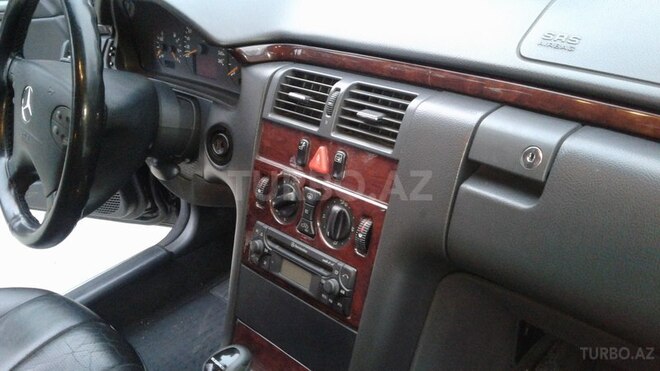 Mercedes E 220 2001, 314,215 km - 2.2 l - Sumqayıt