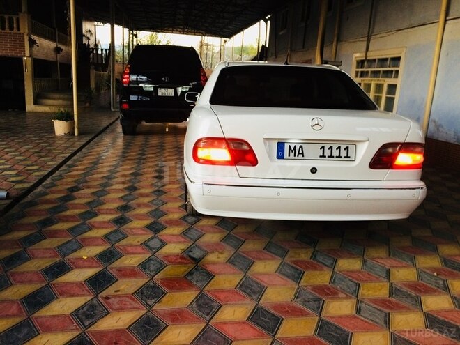 Mercedes E 240 1998, 209,344 km - 2.4 l - Bakı