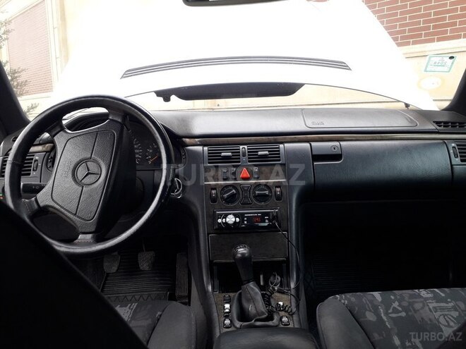 Mercedes E 200 1997, 420,000 km - 2.0 l - Sumqayıt