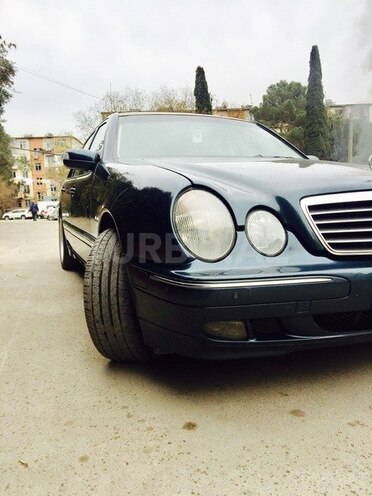 Mercedes E 320 2001, 276,300 km - 3.2 l - Bakı