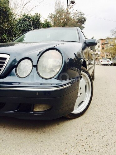 Mercedes E 320 2001, 276,300 km - 3.2 l - Bakı