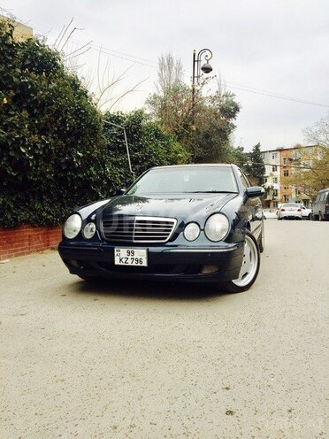 Mercedes E 320 2001, 276,300 km - 3.2 l - Bakı
