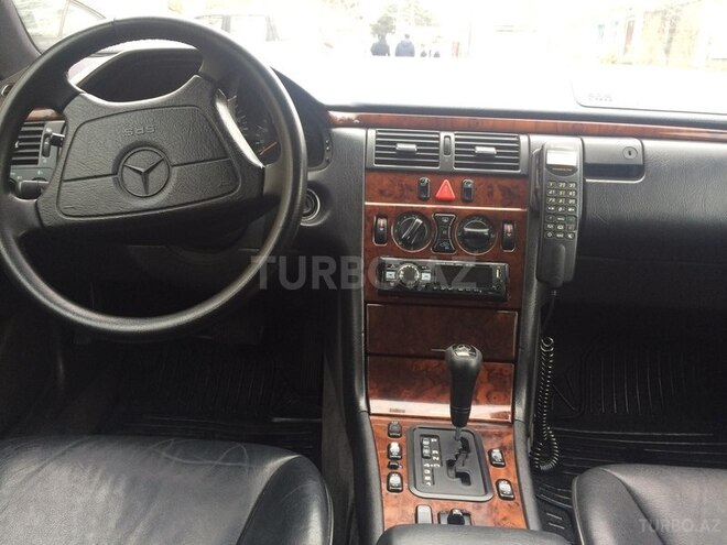 Mercedes E 240 1998, 250,000 km - 2.4 l - Bakı