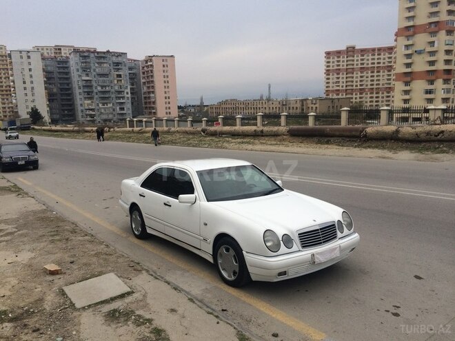 Mercedes E 240 1998, 250,000 km - 2.4 l - Bakı