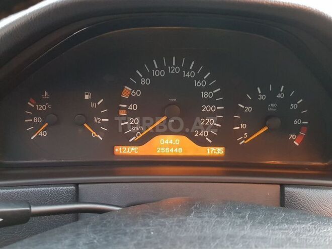 Mercedes E 240 1998, 256,000 km - 2.4 l - Gəncə