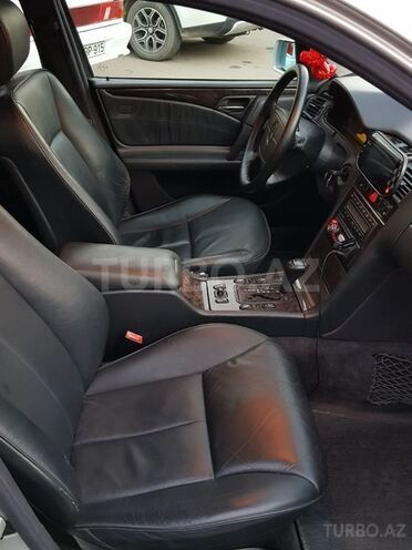 Mercedes E 240 1998, 256,000 km - 2.4 l - Gəncə