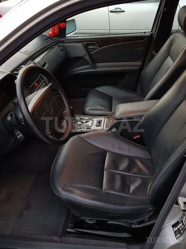 Mercedes E 240 1998, 256,000 km - 2.4 l - Gəncə