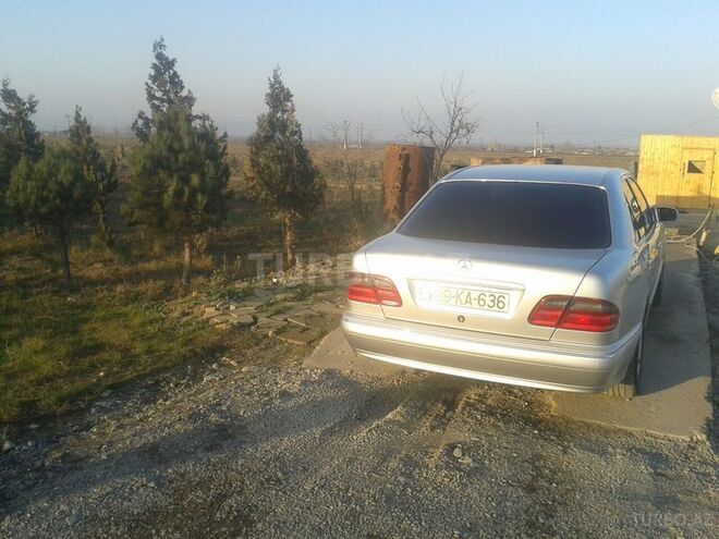 Mercedes E 220 2000, 200,000 km - 2.2 l - Bakı