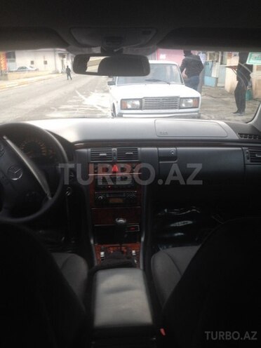 Mercedes E 220 2000, 425,935 km - 2.2 l - Bakı