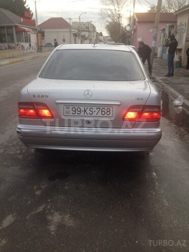 Mercedes E 220 2000, 425,935 km - 2.2 l - Bakı