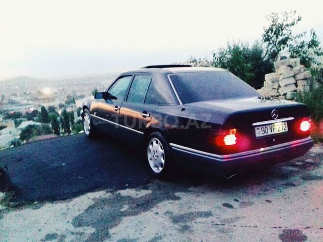 Mercedes E 220 1995, 397,000 km - 2.2 l - Bakı