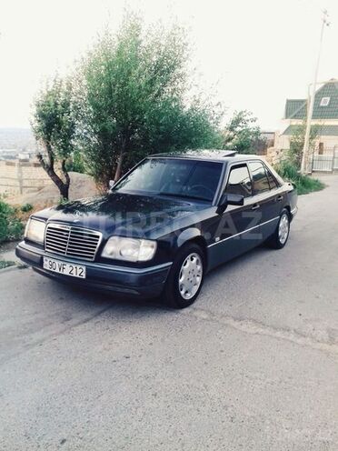 Mercedes E 220 1995, 397,000 km - 2.2 l - Bakı