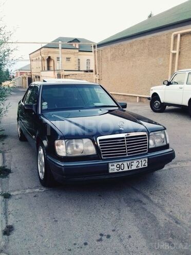 Mercedes E 220 1995, 397,000 km - 2.2 l - Bakı