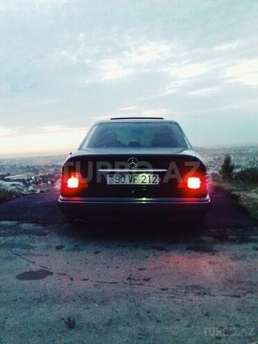 Mercedes E 220 1995, 397,000 km - 2.2 л - Bakı