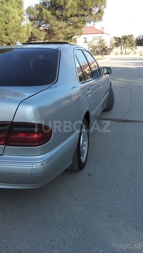 Mercedes E 220 2000, 264,000 km - 2.2 l - Bakı