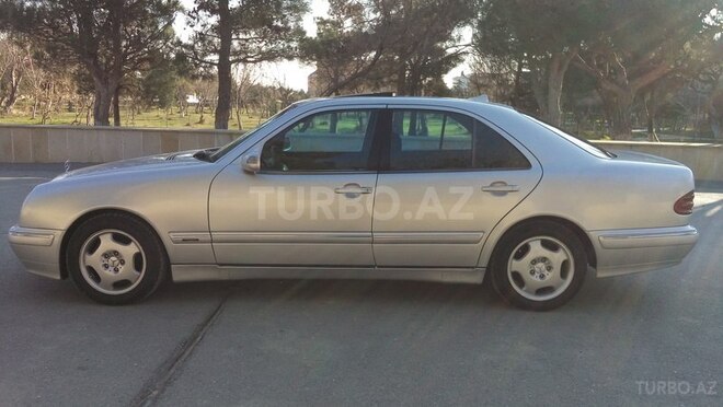 Mercedes E 220 2000, 264,000 km - 2.2 l - Bakı