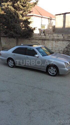 Mercedes E 220 2000, 264,000 km - 2.2 l - Bakı
