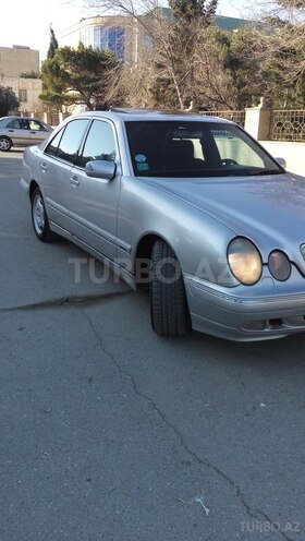 Mercedes E 220 2000, 264,000 km - 2.2 l - Bakı